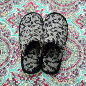 Pink Lily Black And Grey Leopard Print Slip-On Slippers Size 7.5-8
